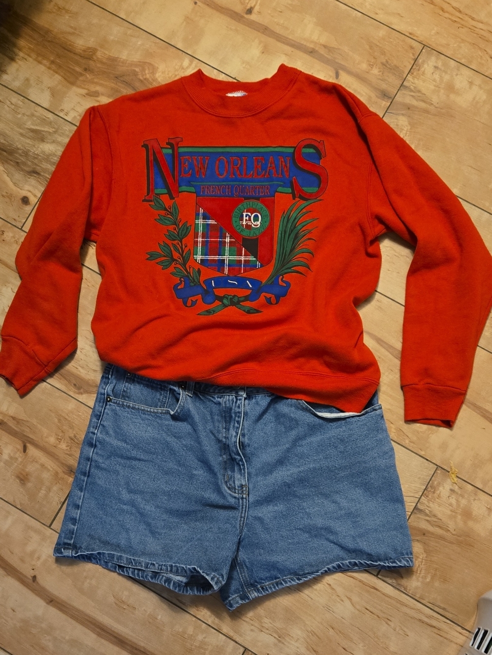 Cotton Ginny - Retro Denim Shorts in Blue - Picture 5 of 5